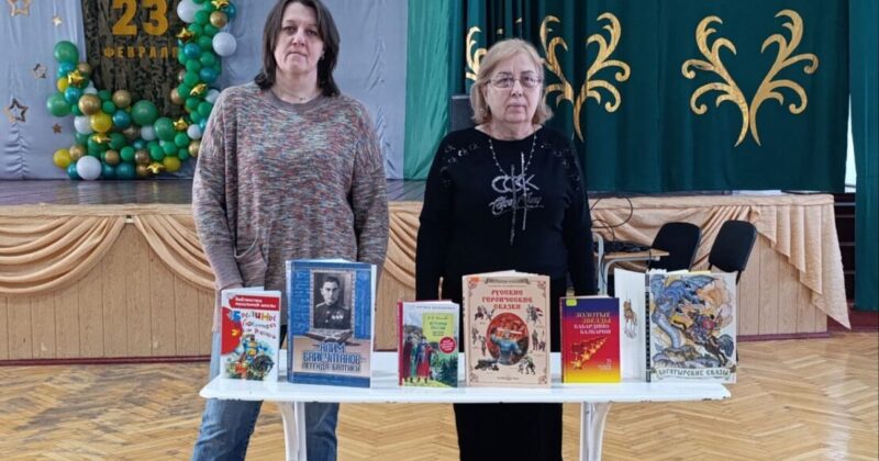Информационный час «Стоит на страже Родины солдат»