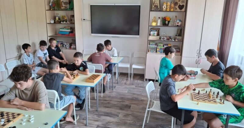Турнир по шашкам и шахматам